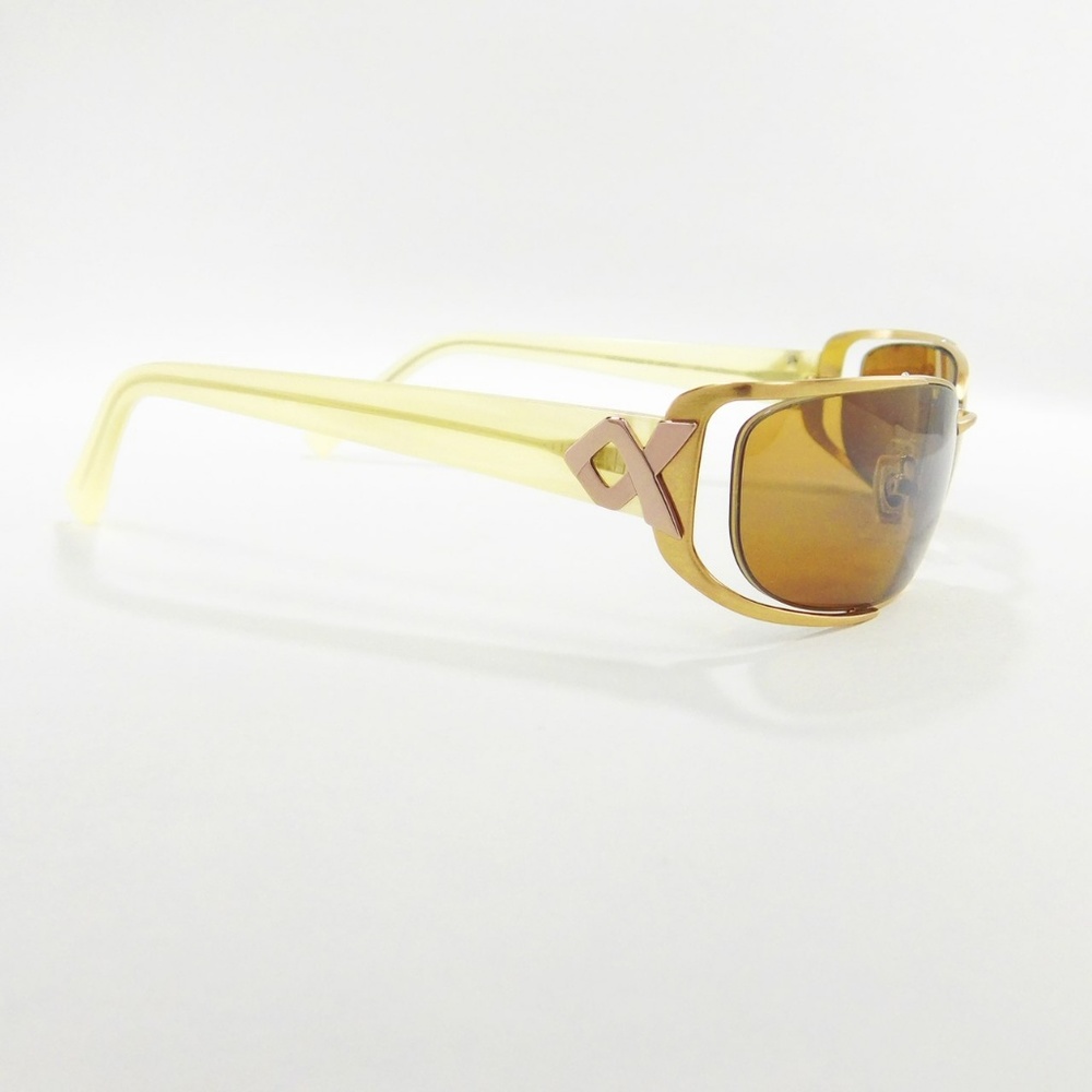 Carmen Marc Valvo Lena Sunglasses - Picture 7 of 7